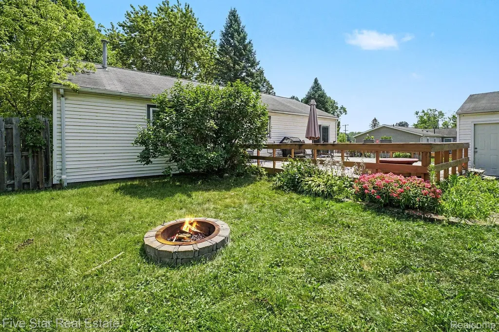 14506 Eddy Lake Road Fenton City MI 48430