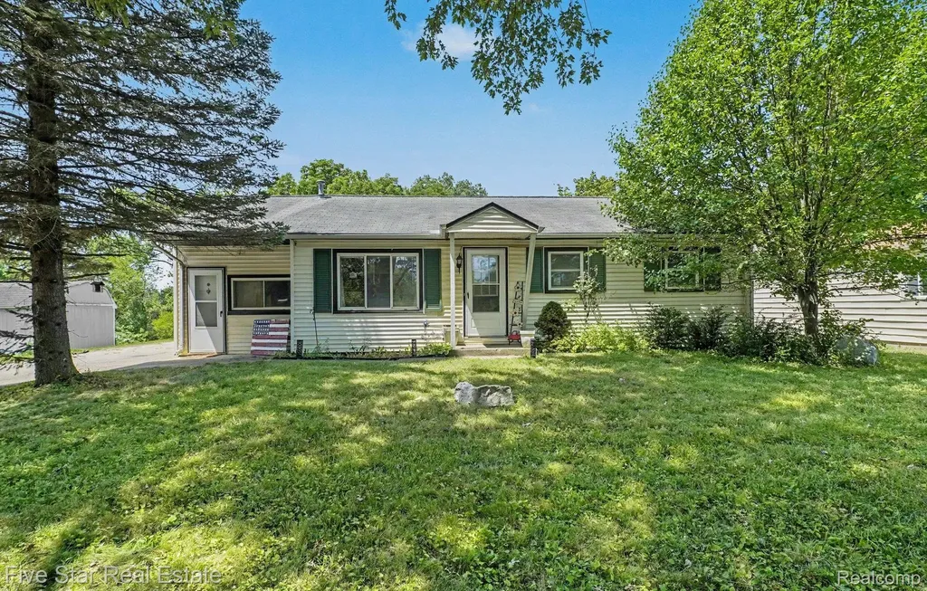14506 Eddy Lake Road Fenton City MI 48430