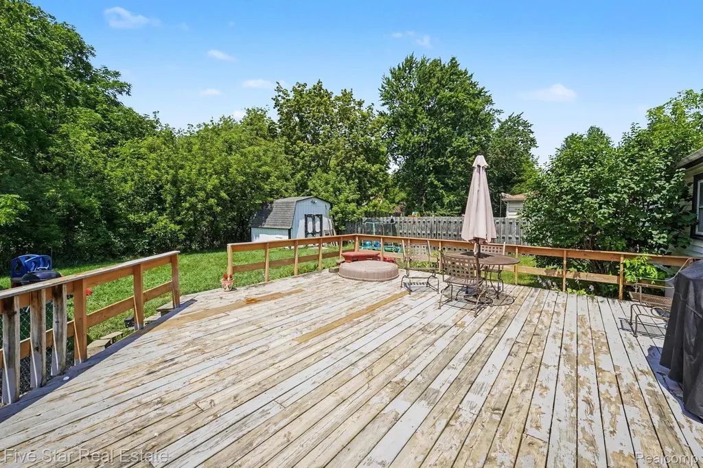 14506 Eddy Lake Road Fenton City MI 48430
