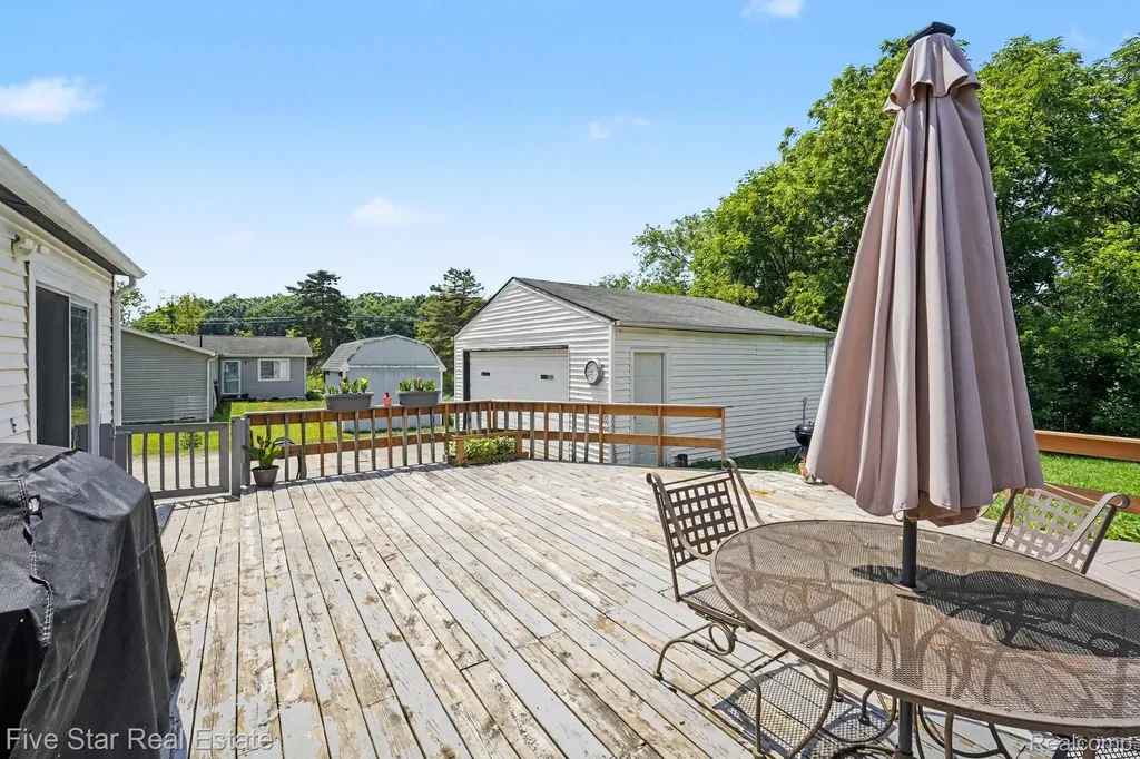 14506 Eddy Lake Road Fenton City MI 48430
