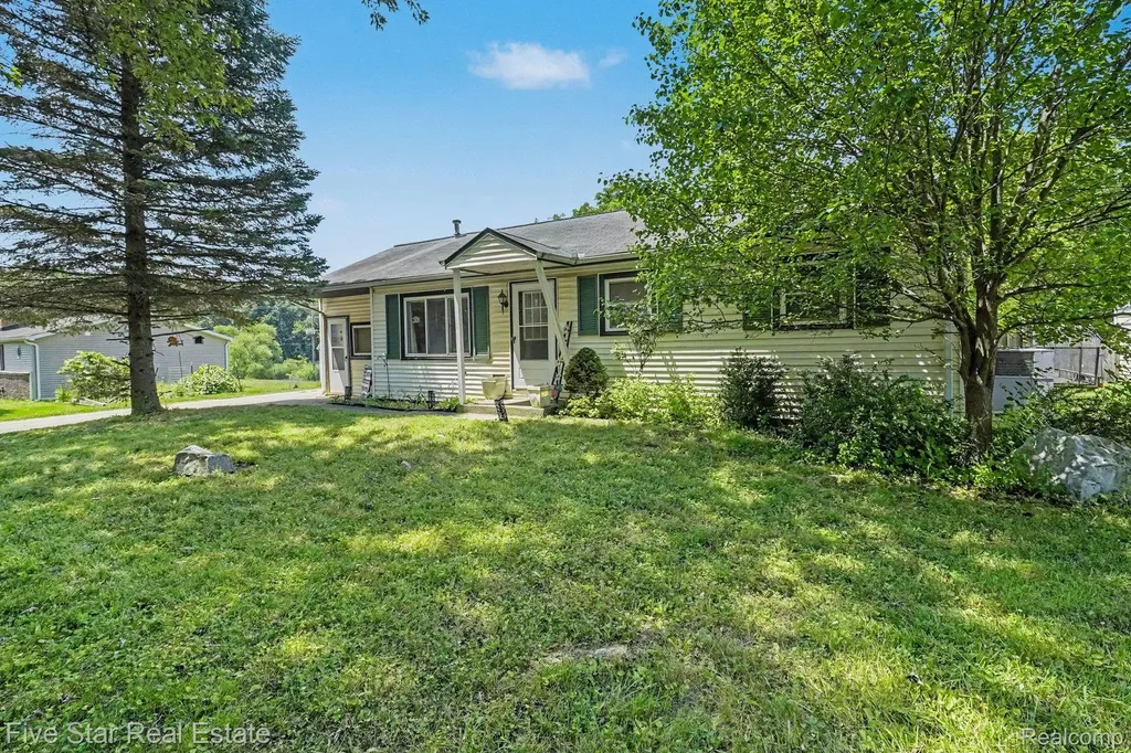 14506 Eddy Lake Road Fenton City MI 48430