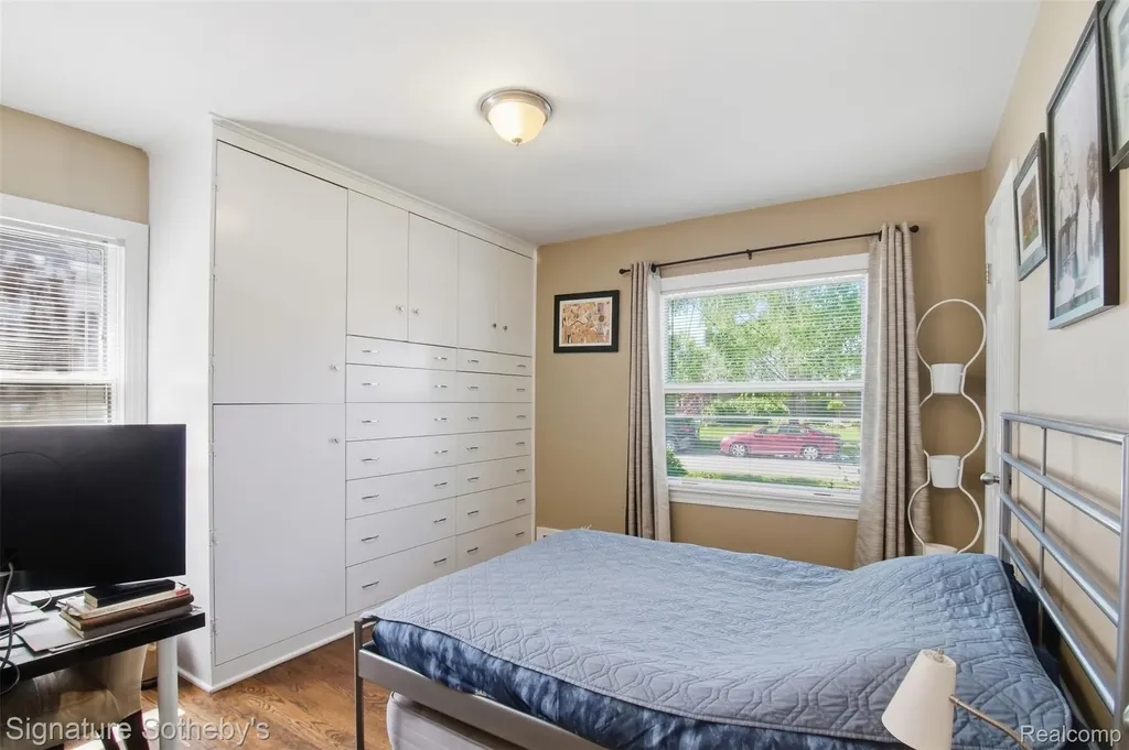 1268 Brys Drive Grosse Pointe Woods City MI 48236