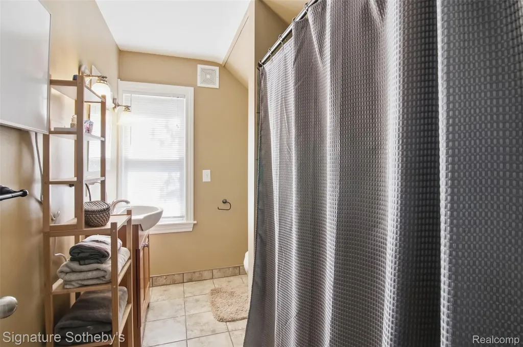 1268 Brys Drive Grosse Pointe Woods City MI 48236