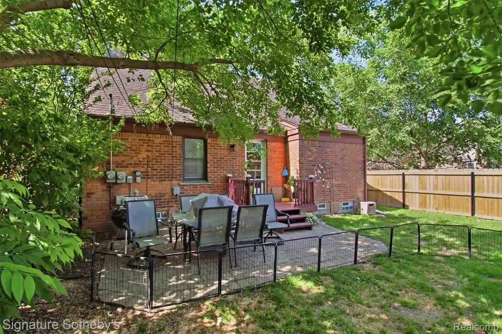 1268 Brys Drive Grosse Pointe Woods City MI 48236