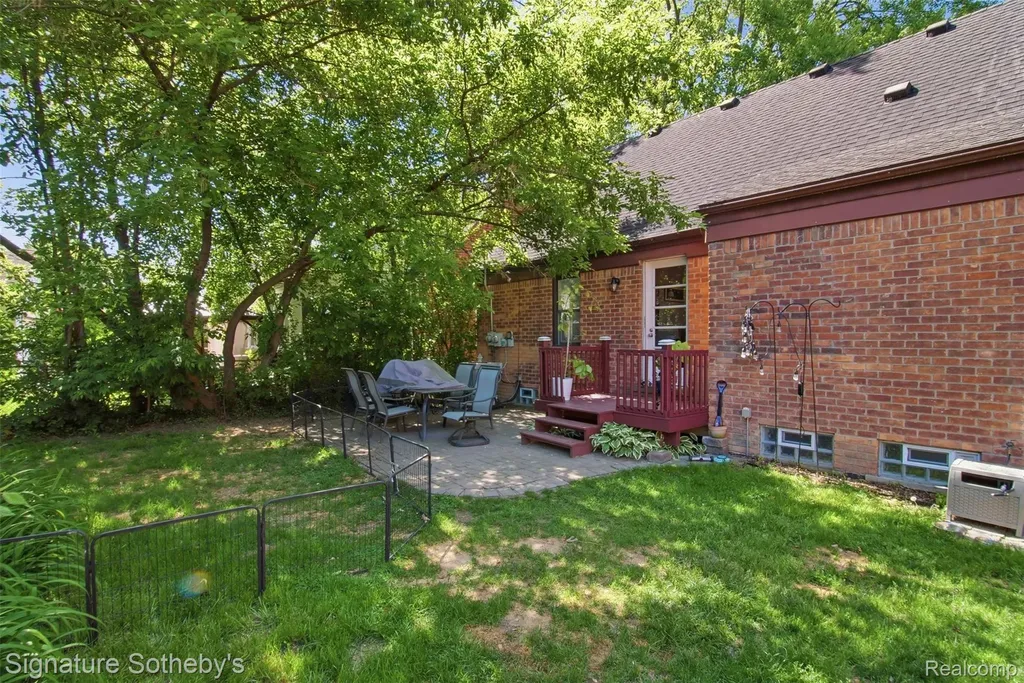 1268 Brys Drive Grosse Pointe Woods City MI 48236