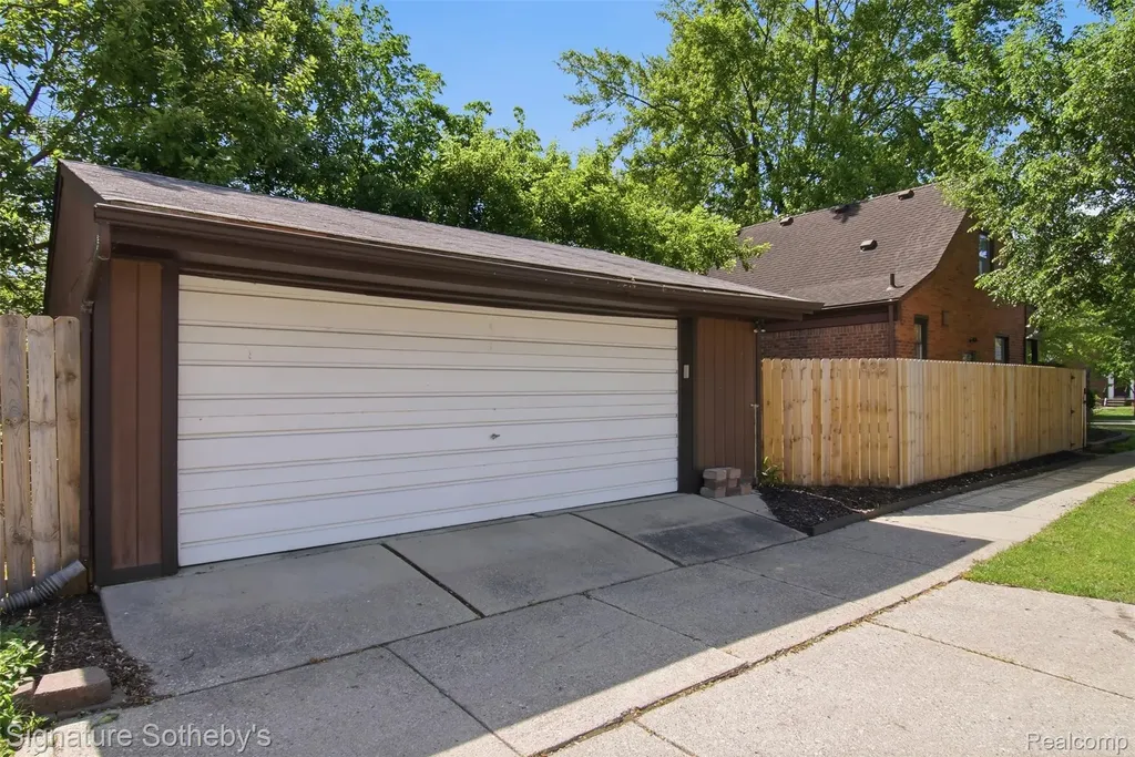 1268 Brys Drive Grosse Pointe Woods City MI 48236
