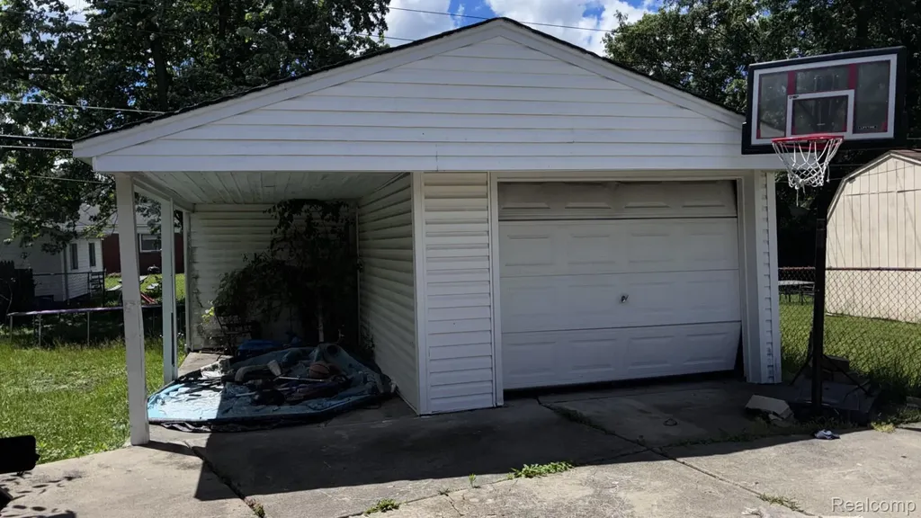 33251 Parkwood Street Westland City MI 48186
