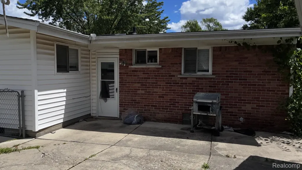 33251 Parkwood Street Westland City MI 48186