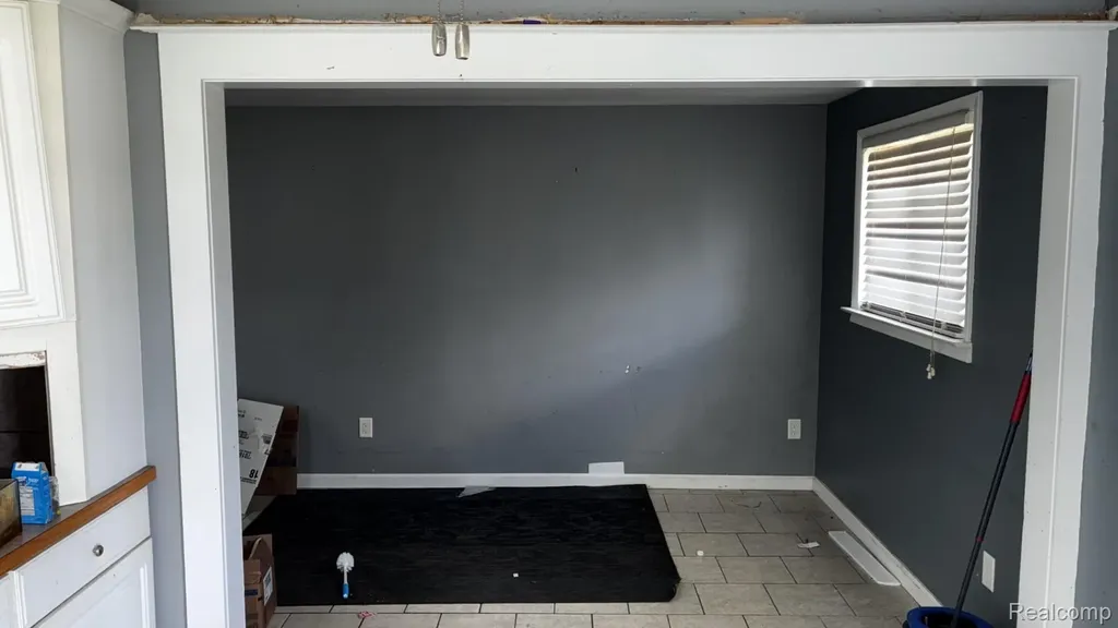 33251 Parkwood Street Westland City MI 48186