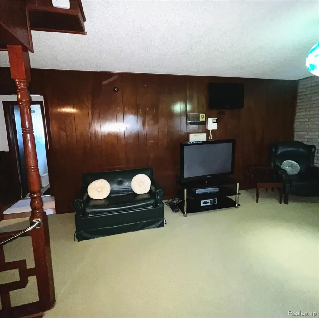 2041 Barks Street Flint City MI 48503