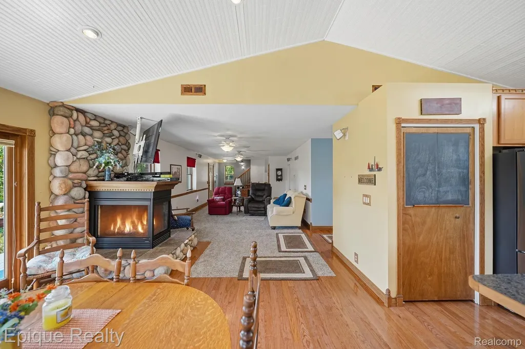 1642 Delmonte Street Wolverine Lake Village MI 48390