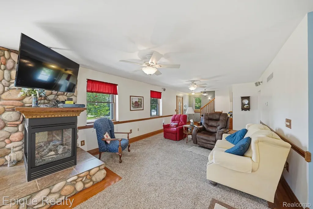 1642 Delmonte Street Wolverine Lake Village MI 48390