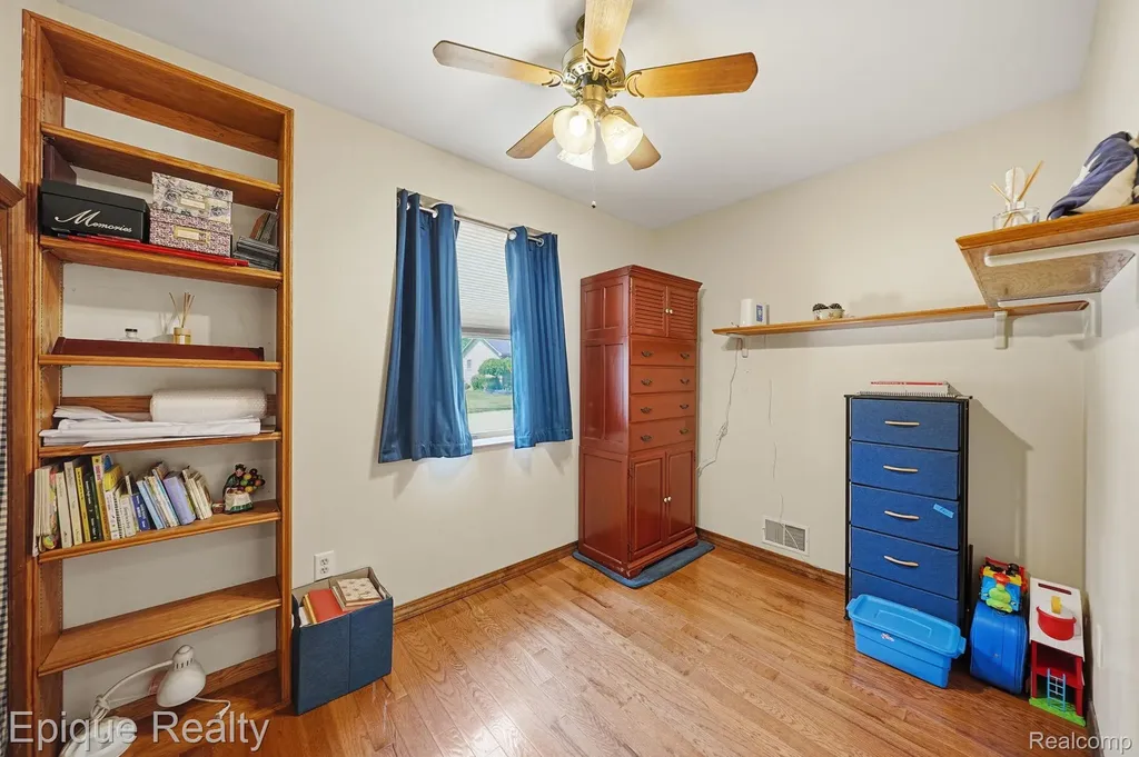 1642 Delmonte Street Wolverine Lake Village MI 48390