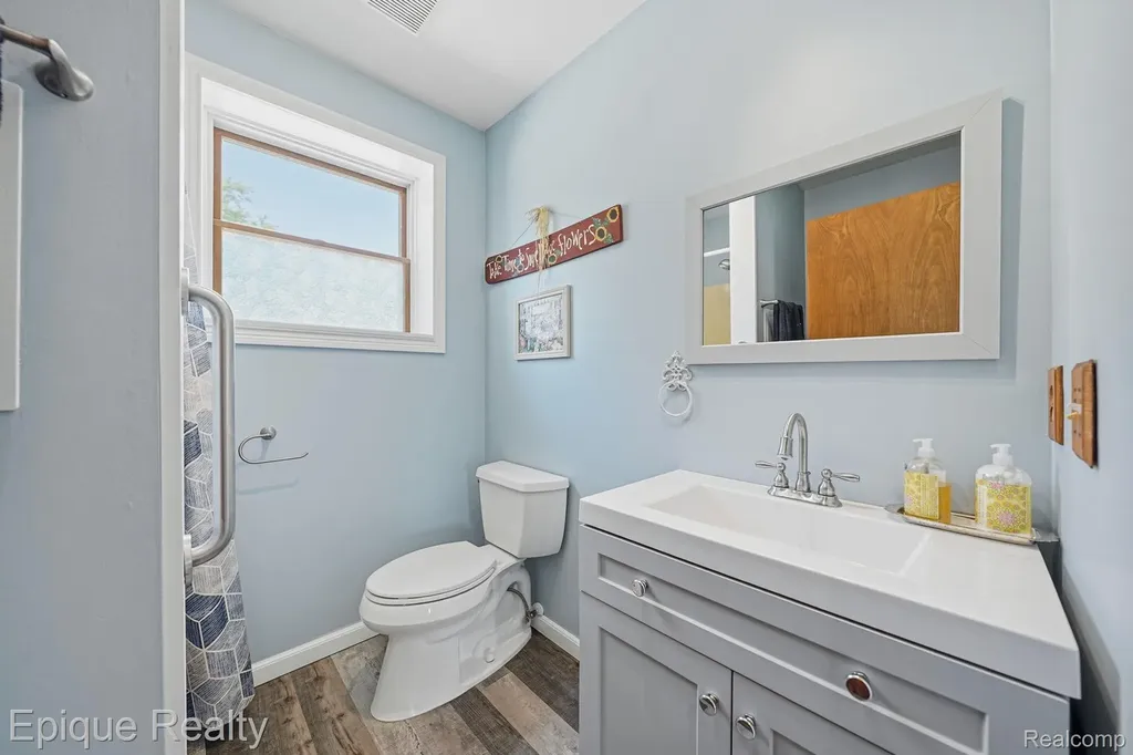 1642 Delmonte Street Wolverine Lake Village MI 48390