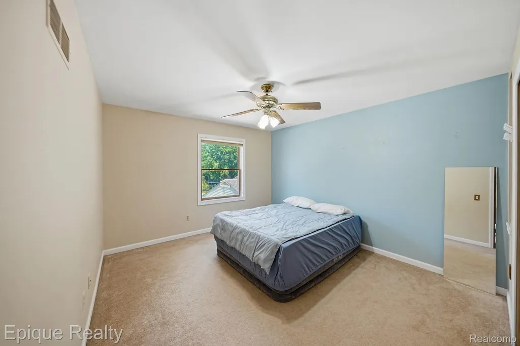1642 Delmonte Street Wolverine Lake Village MI 48390