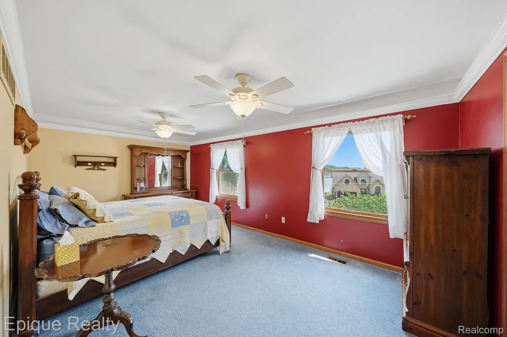 1642 Delmonte Street Wolverine Lake Village MI 48390