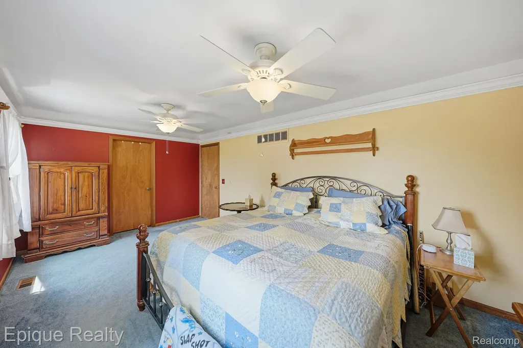 1642 Delmonte Street Wolverine Lake Village MI 48390