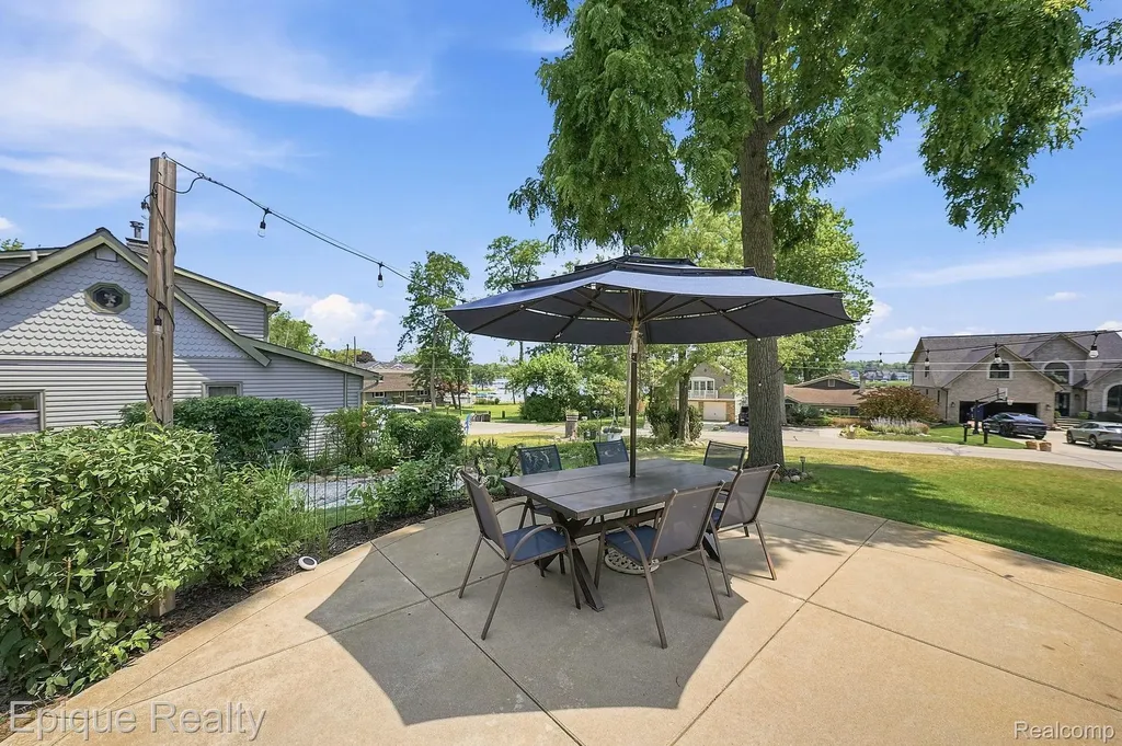 1642 Delmonte Street Wolverine Lake Village MI 48390