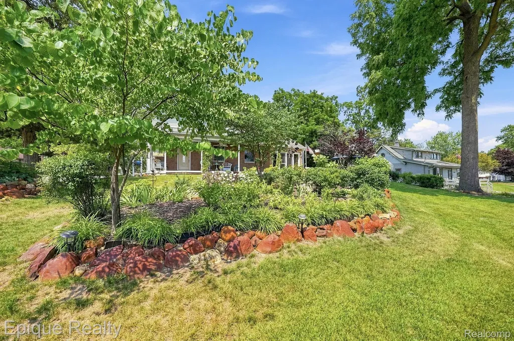 1642 Delmonte Street Wolverine Lake Village MI 48390