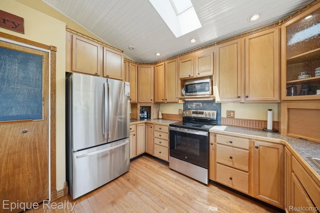 1642 Delmonte Street Wolverine Lake Village MI 48390