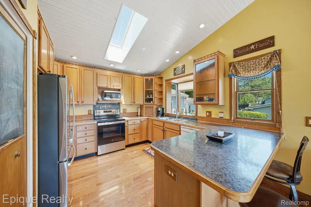1642 Delmonte Street Wolverine Lake Village MI 48390