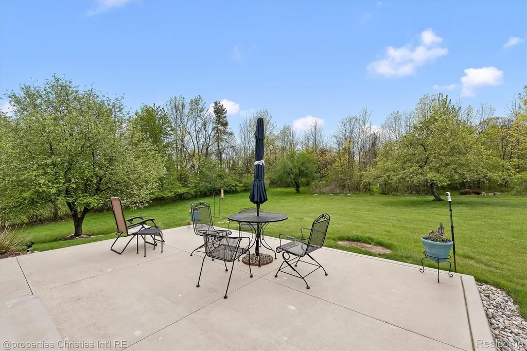 23071 Napier Road Lyon Charter Township MI 48167