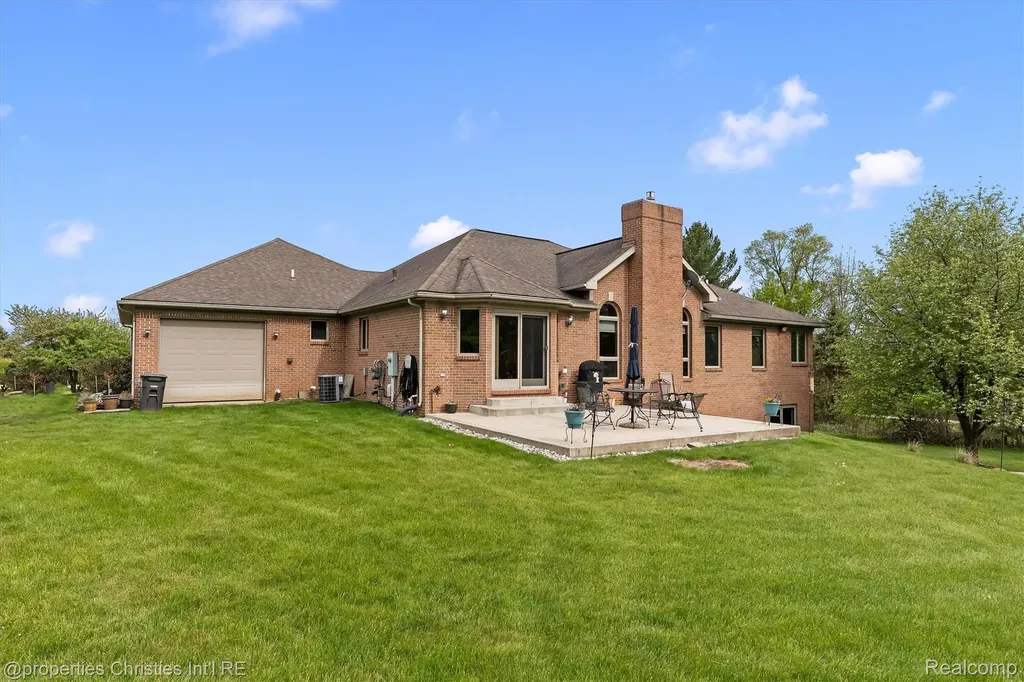 23071 Napier Road Lyon Charter Township MI 48167