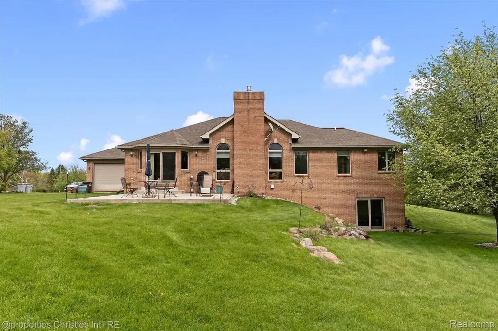 23071 Napier Road Lyon Charter Township MI 48167
