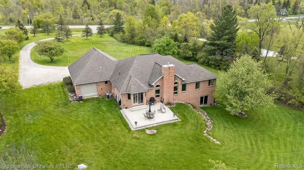 23071 Napier Road Lyon Charter Township MI 48167