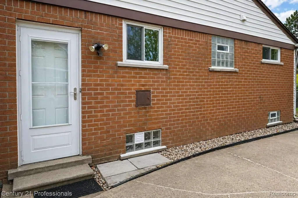 31274 Fernwood Street Westland City MI 48186