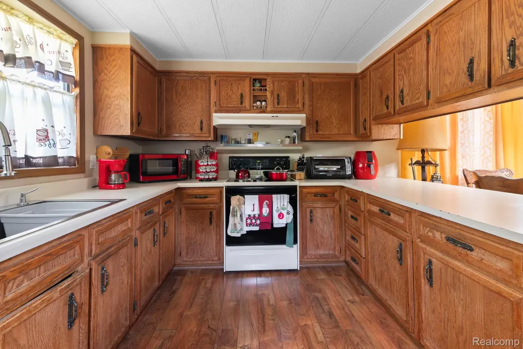 351 North Squirrel Road Auburn Hills City MI 48326