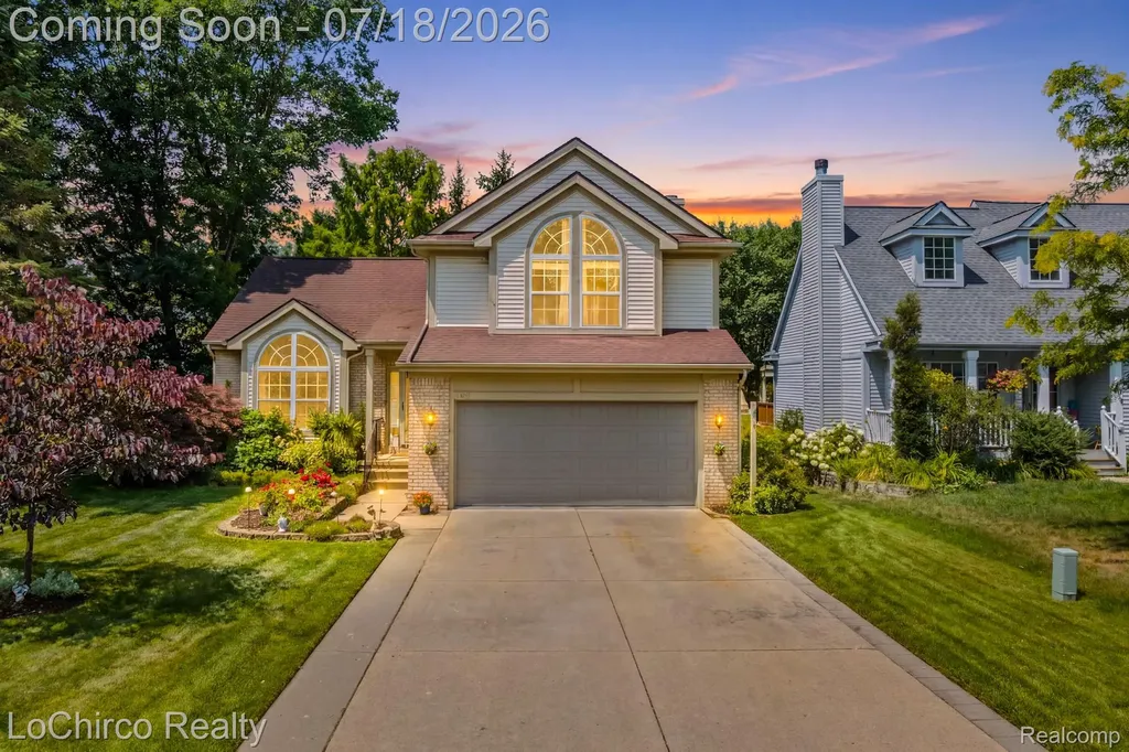 321 Forestview Drive Waterford Charter Township MI 48327