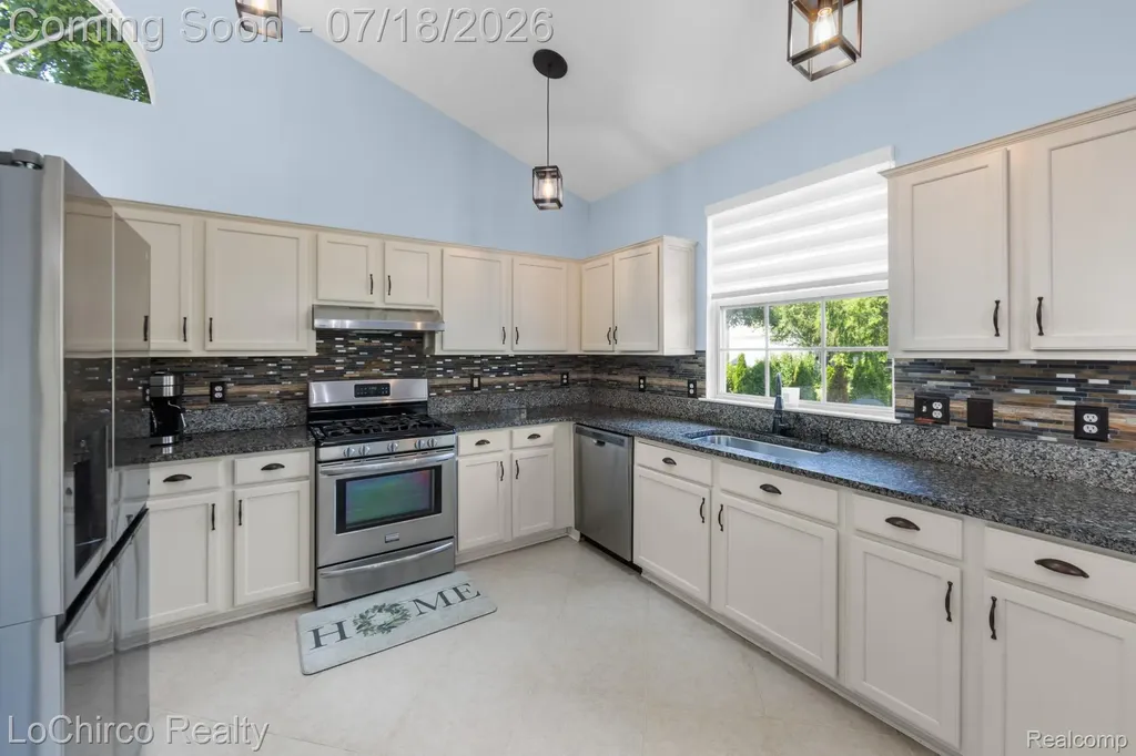 321 Forestview Drive Waterford Charter Township MI 48327