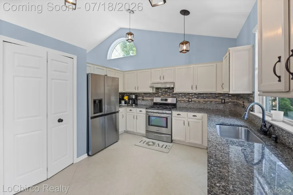 321 Forestview Drive Waterford Charter Township MI 48327