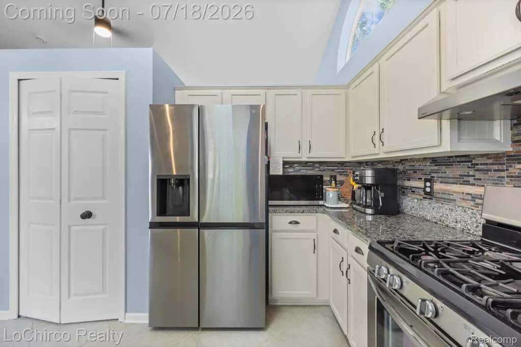 321 Forestview Drive Waterford Charter Township MI 48327