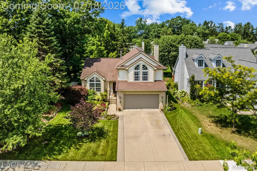 321 Forestview Drive Waterford Charter Township MI 48327