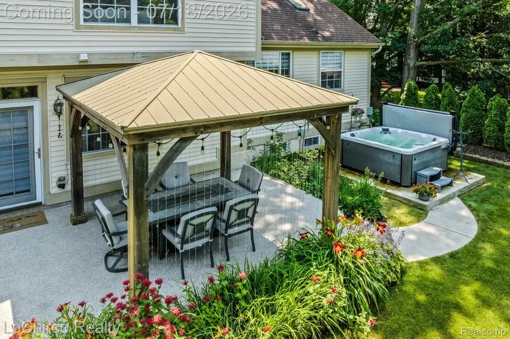 321 Forestview Drive Waterford Charter Township MI 48327