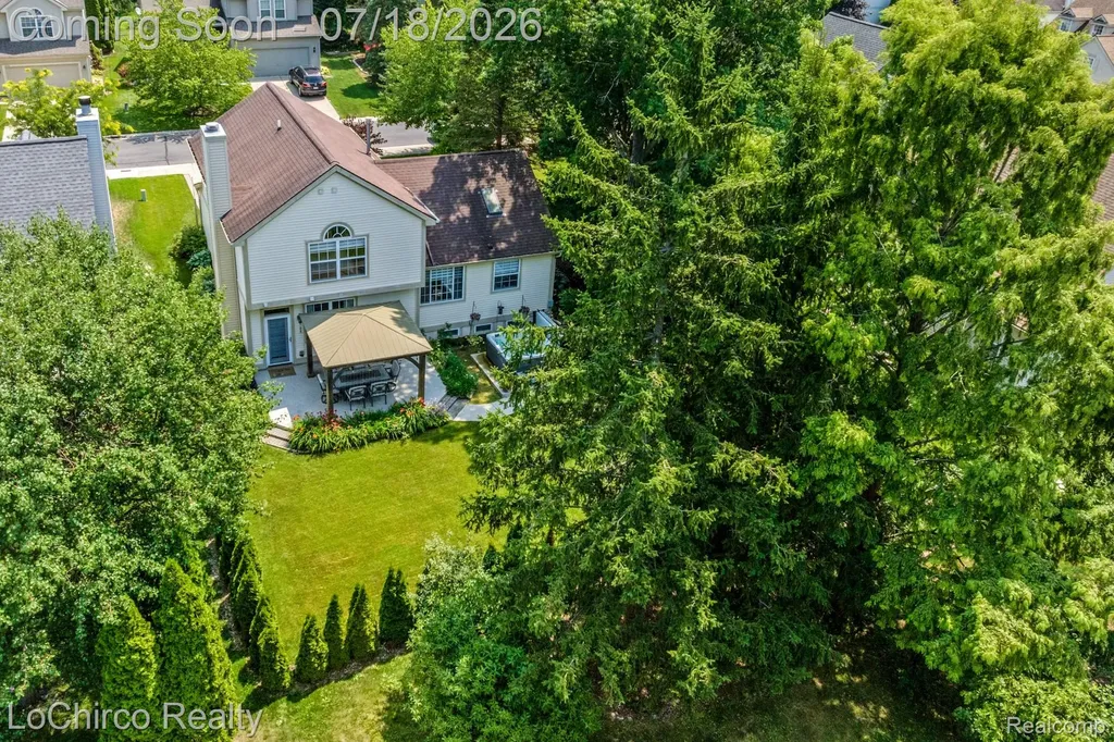 321 Forestview Drive Waterford Charter Township MI 48327