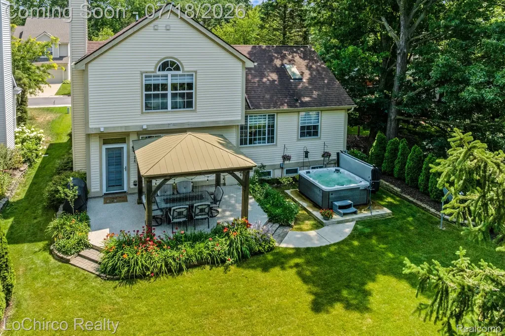 321 Forestview Drive Waterford Charter Township MI 48327