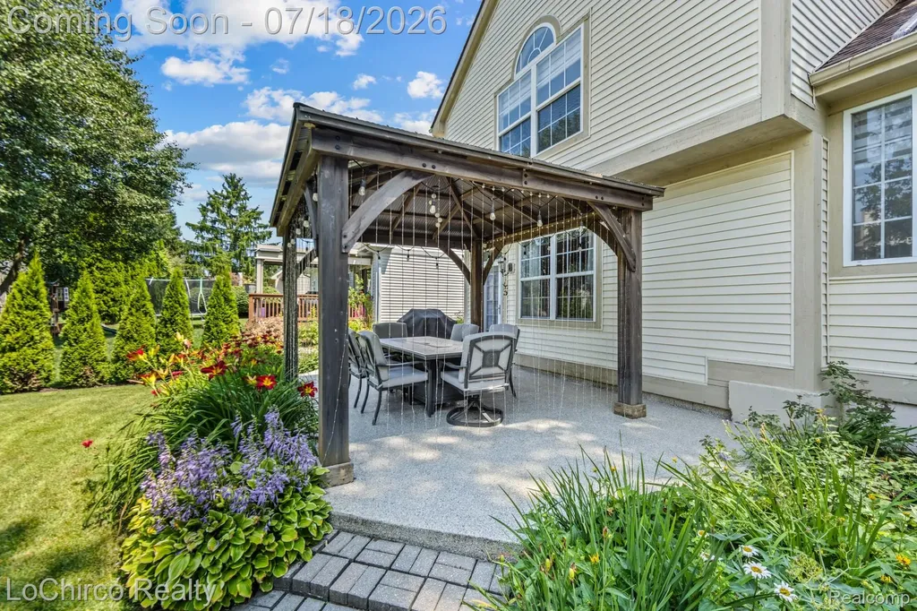 321 Forestview Drive Waterford Charter Township MI 48327