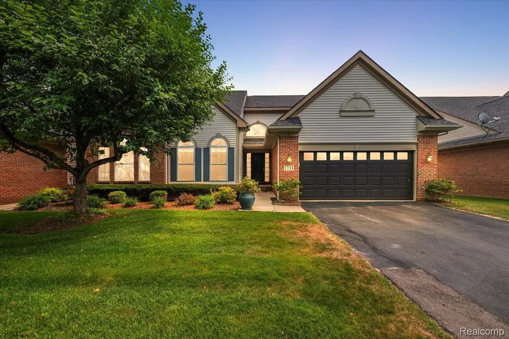 1735 Treyborne Circle Commerce Charter Township MI 48390