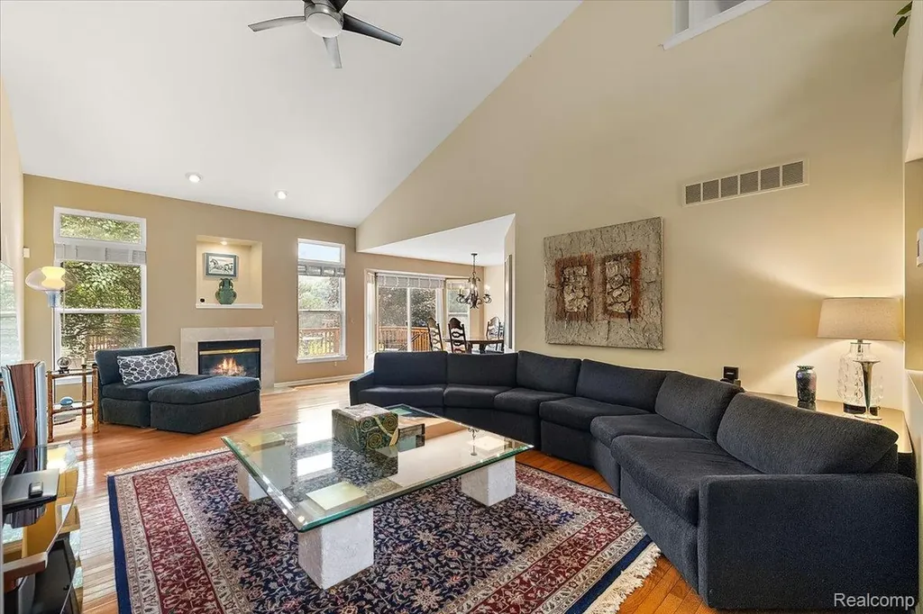 1735 Treyborne Circle Commerce Charter Township MI 48390