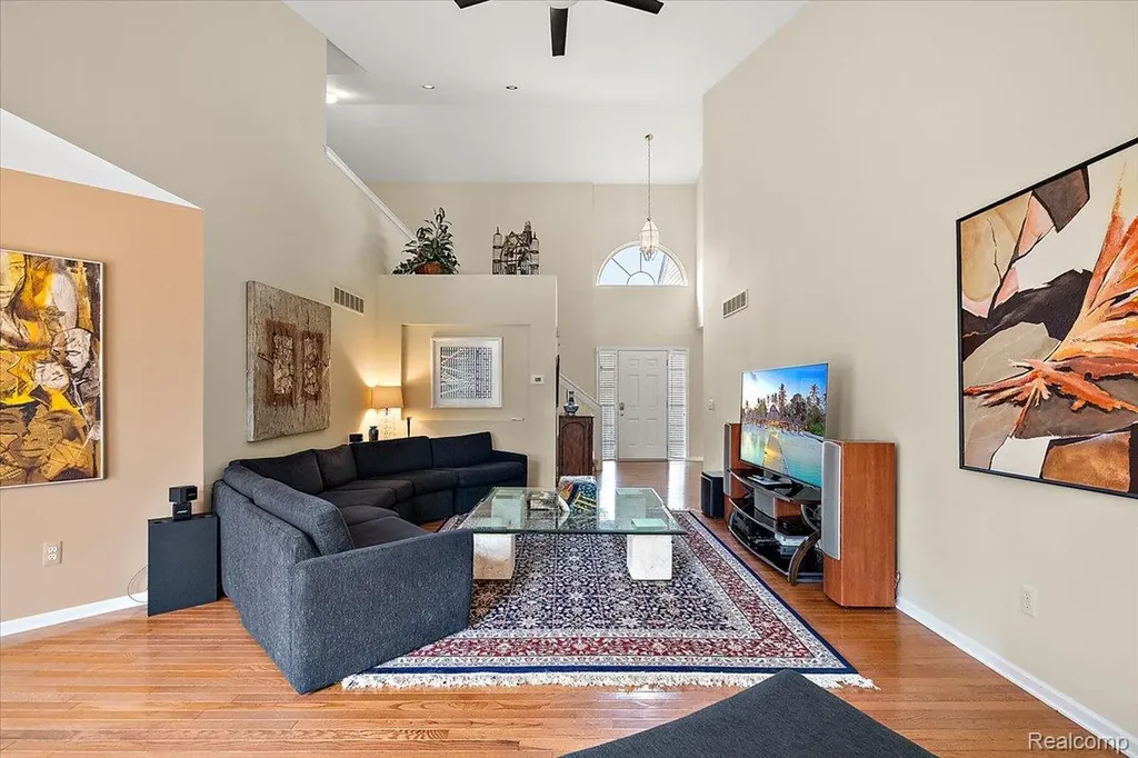 1735 Treyborne Circle Commerce Charter Township MI 48390