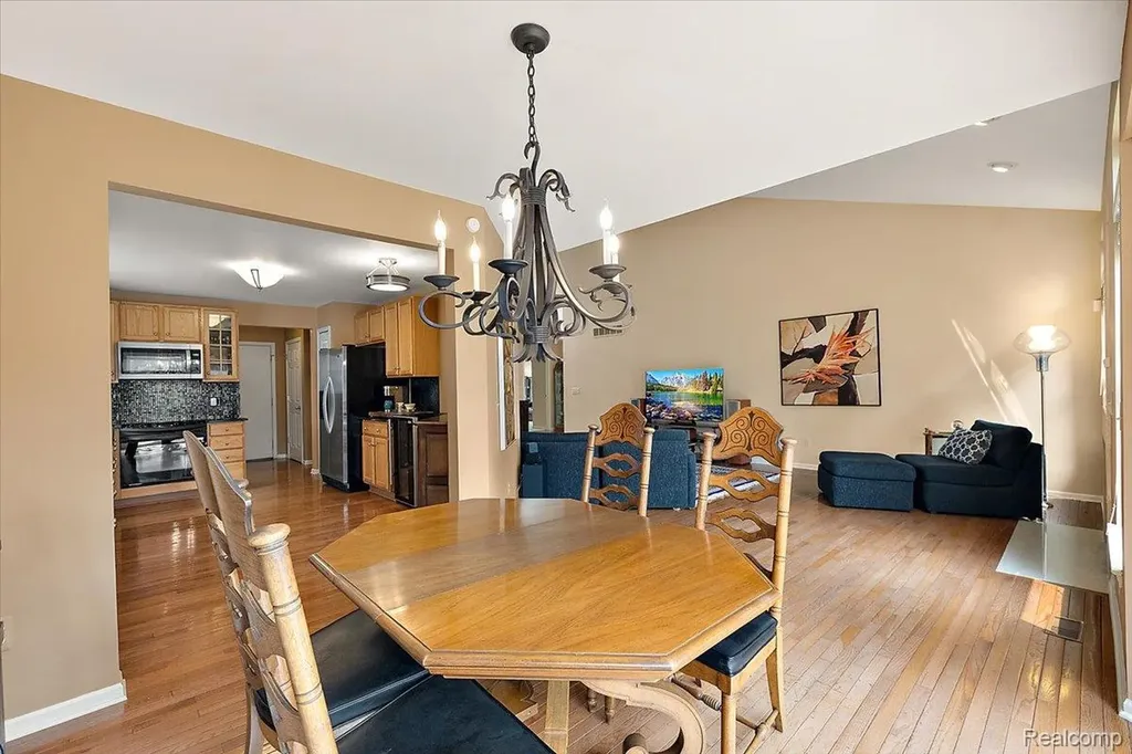 1735 Treyborne Circle Commerce Charter Township MI 48390