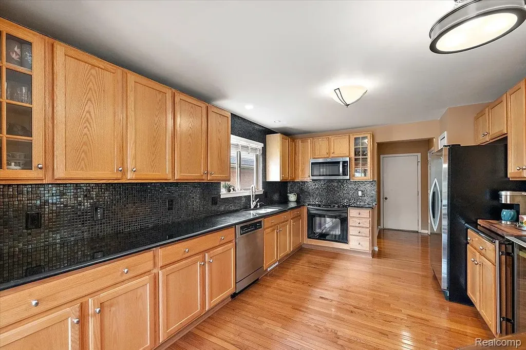 1735 Treyborne Circle Commerce Charter Township MI 48390