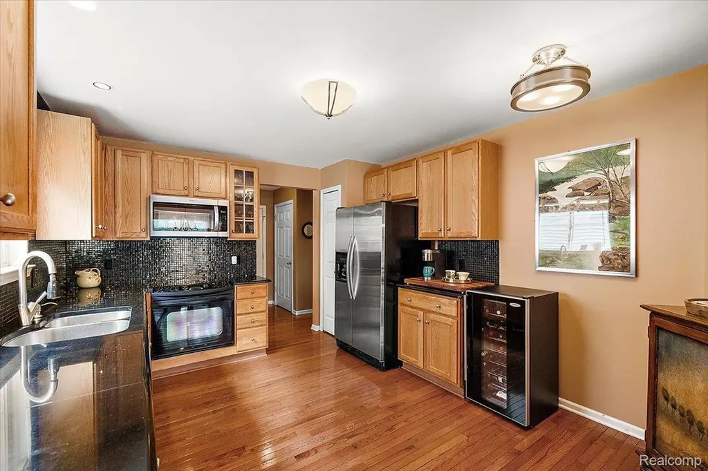 1735 Treyborne Circle Commerce Charter Township MI 48390