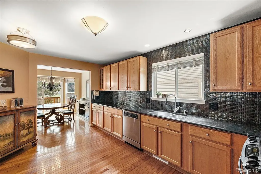 1735 Treyborne Circle Commerce Charter Township MI 48390