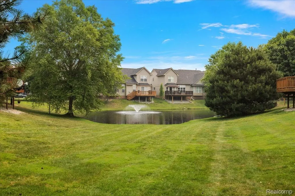 1735 Treyborne Circle Commerce Charter Township MI 48390