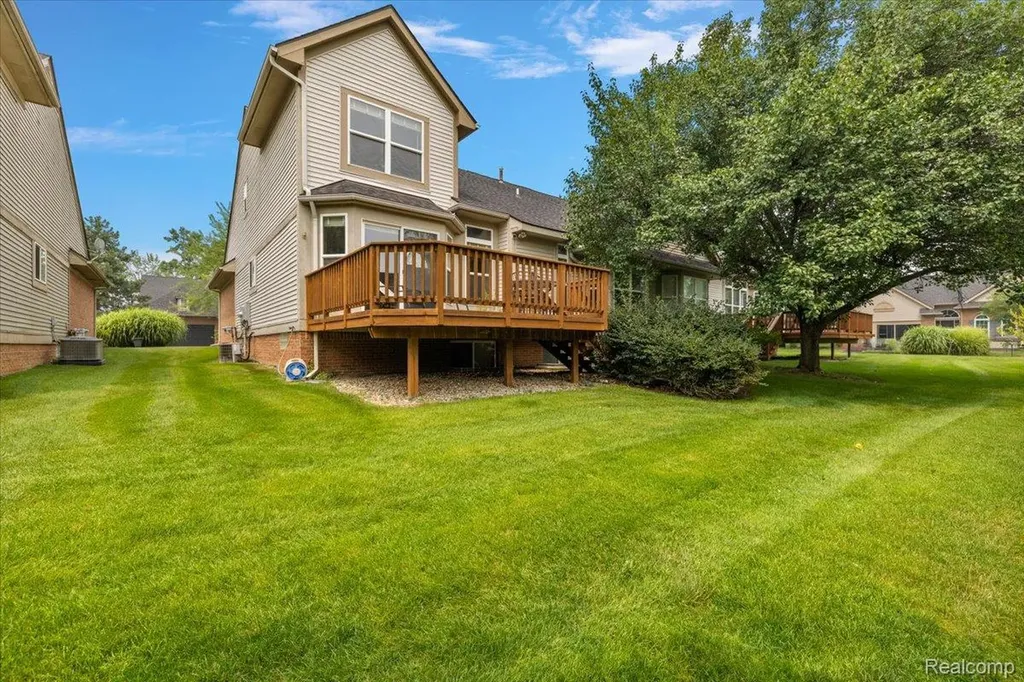 1735 Treyborne Circle Commerce Charter Township MI 48390