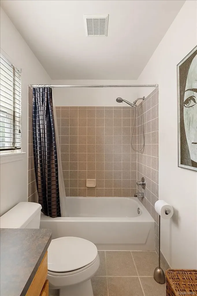 1735 Treyborne Circle Commerce Charter Township MI 48390